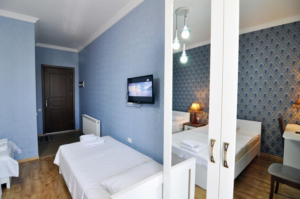 Flamingo Group Hotel Тбилиси Стая снимка