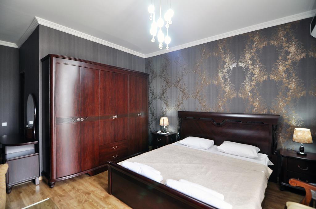 Flamingo Group Hotel Тбилиси Стая снимка