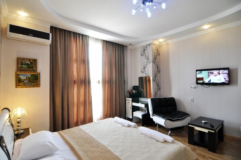 Flamingo Group Hotel Тбилиси Стая снимка