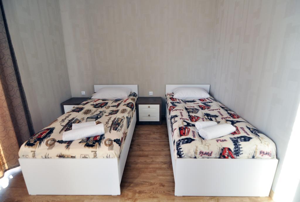 Flamingo Group Hotel Тбилиси Стая снимка