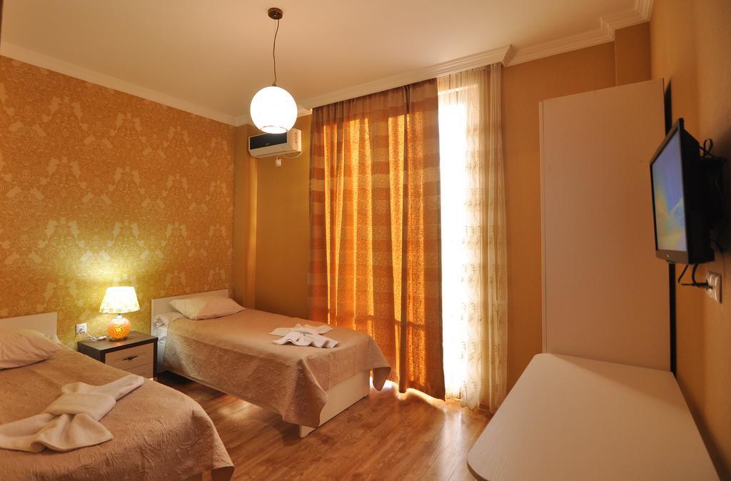 Flamingo Group Hotel Тбилиси Екстериор снимка