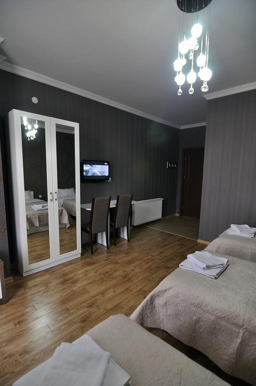 Flamingo Group Hotel Тбилиси Стая снимка