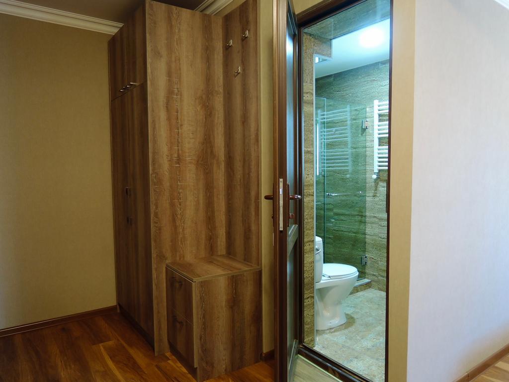 Flamingo Group Hotel Тбилиси Стая снимка
