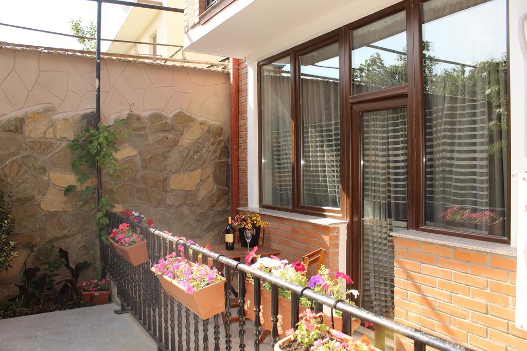 Flamingo Group Hotel Тбилиси Екстериор снимка